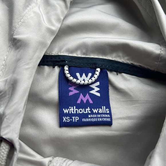Without Walls light windbreaker, size XS (runs large), pocket on arm - Picture 2 of 7